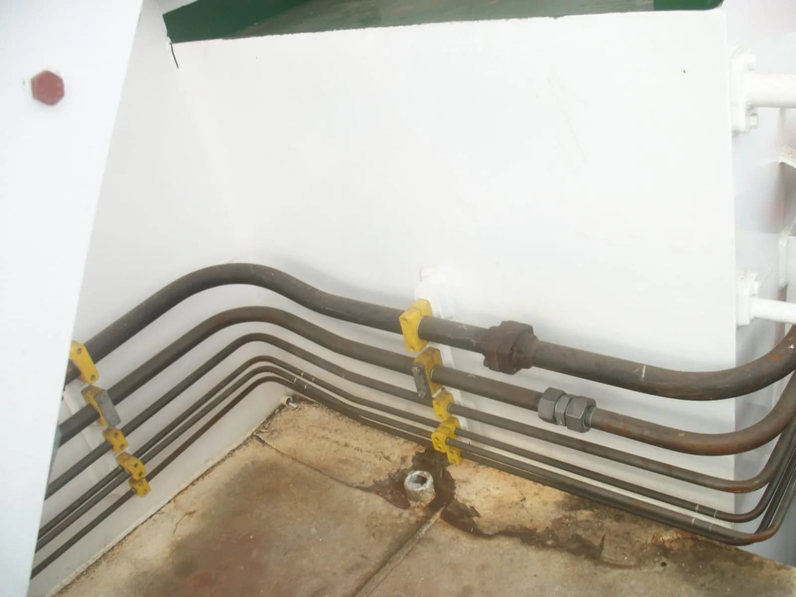 Parallel pipelines laid inside a tank